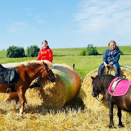 Nordsee Bauernhof Familie Wulff *